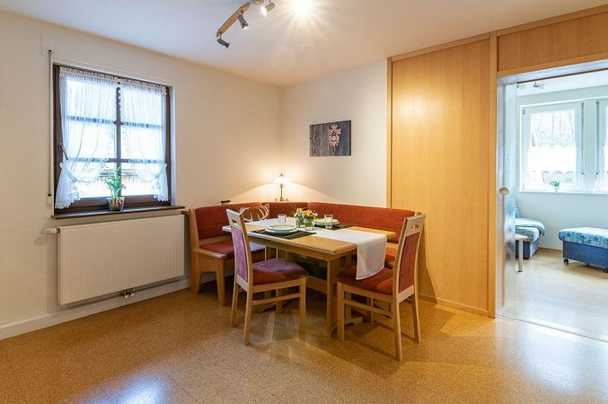 Ferienwohnung 3 Esstisch